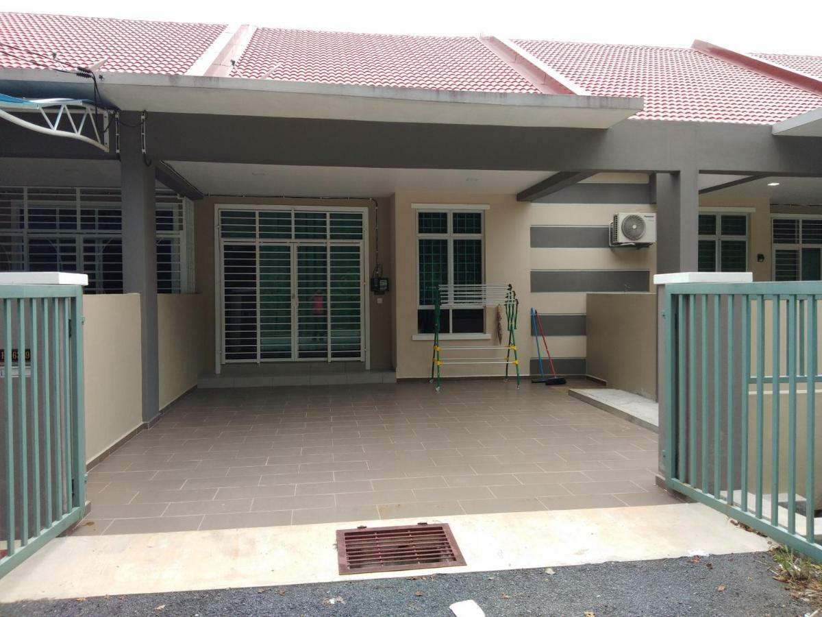 Z&M Homestay Jertih Exterior photo